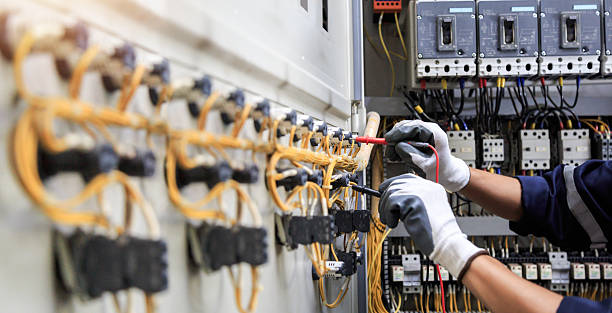 Professional Electrician technician working in Dubuque, IA